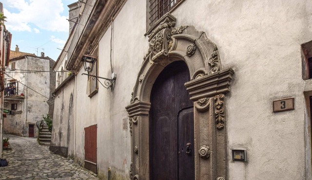 In the historic heart of Aieta welcomes you this beautiful apartment.