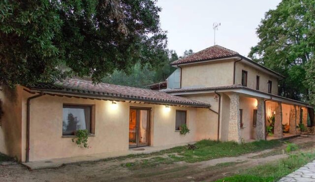 Independent country house with pool between the city the see and Lake Bracciano
