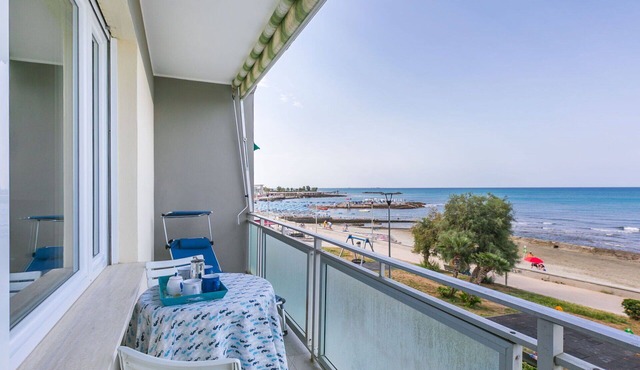 Beautiful apartment for 6 guests with WIFI, A/C, TV and balcony