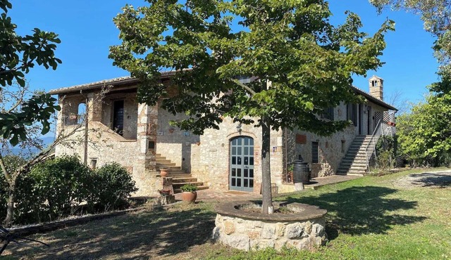 Italian countryside escape close to Rome (1 hr). With pool, gym & calisthenics