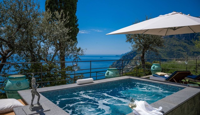 Ivi house with private pool sea view