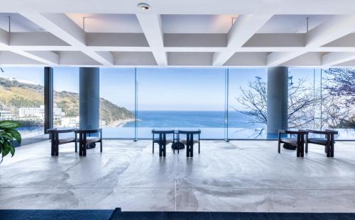 IZU RETREAT by Onko Chishin