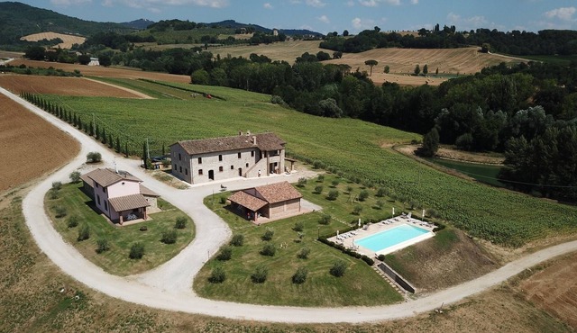 La Collina del Sole - Apartment for 4 Guests in Umbrian Countryside