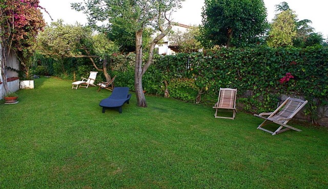 LA DOLCE VILLA: a charming Mediterranean place with a beautiful relaxing garden