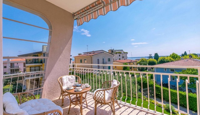 La Maison Fleurie Appartamento Giglio, Desenzano Del Garda, Italy