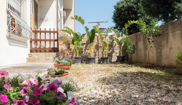 La ROSA - Townhouse with private garden.