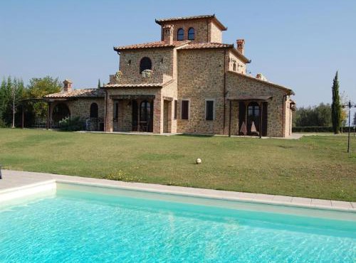 Lago di Chiusi Villa with Pool