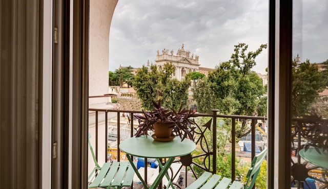 Large and bright flat in San Giovanni /up to 6