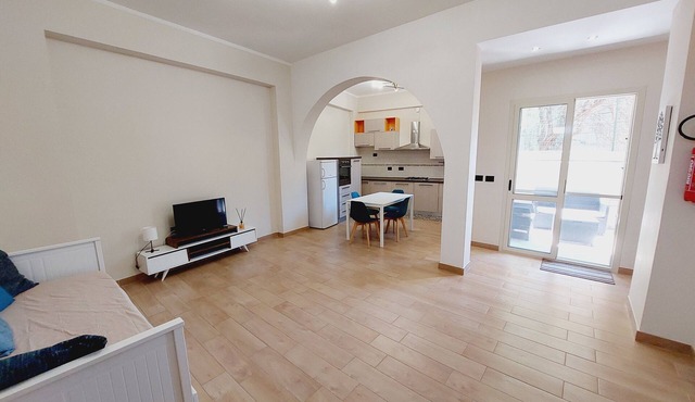 Large apartment close to the sea, just a few minutes from the town center.