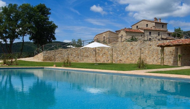 Large estate for 16 in Tuscany: spa, near siena, monticiano