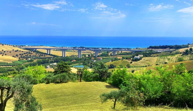 Large holiday home 5 minutes from the beach with views to die for!!