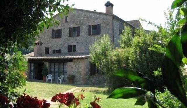 Large private pool villa between Rome/Florence southern Tuscany in the countryside