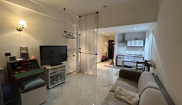 Large Room with private bathroom and balcony on the green