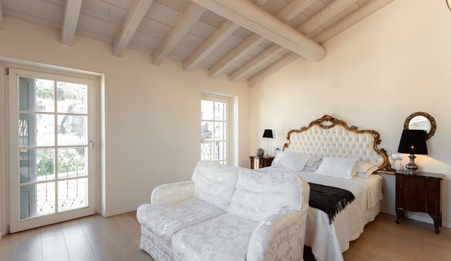 Large Sunny Apartment in Verona - Sleeps 8 - Easy Free Parking