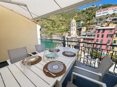 Lassù - Appartamento sulla piazza vista mare