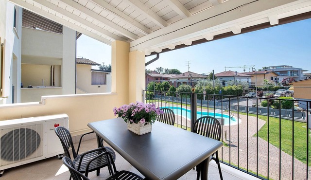 Lavanda Apartment with Balcony, Wi-Fi and Air Conditioning