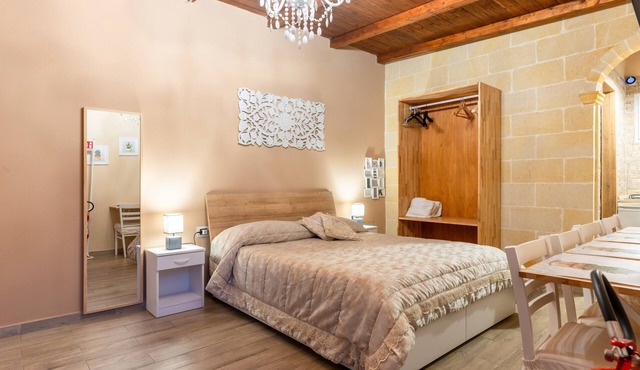 Le Carrube Bed and Breakfast with Wi-Fi and Air Conditioning