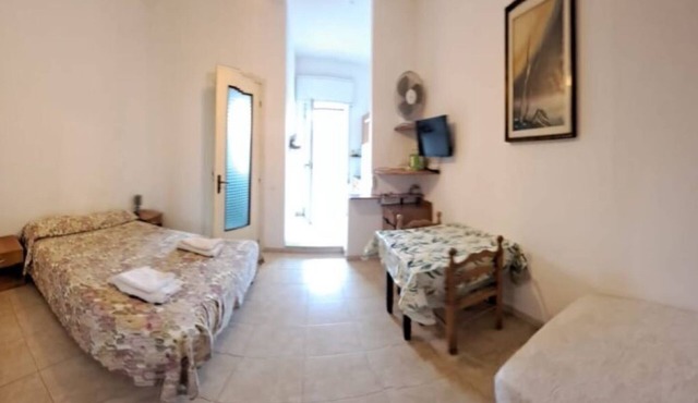 Lediana, seaside area, 5 min walk beach, wi fi, inside La Pineta resort.