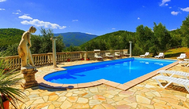 Leonardo Apartment overlooking the birthplace & Castle of Michelangelo