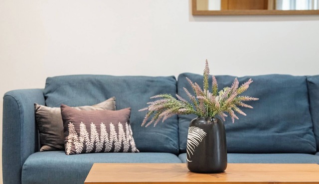 London Eye/split level and private patio/sleeps 6