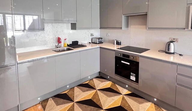 London Luxury Self-Catering Apt with Sleep 6