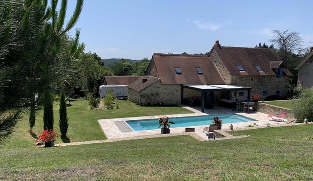 Longère * with large heated swimming pool, sports room, billiards table, fibreglass in the countryside