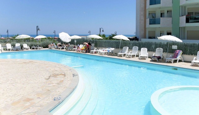 Lovely apartment for 5 people with internet, A/C, pool, TV, terrace and pets allowed
