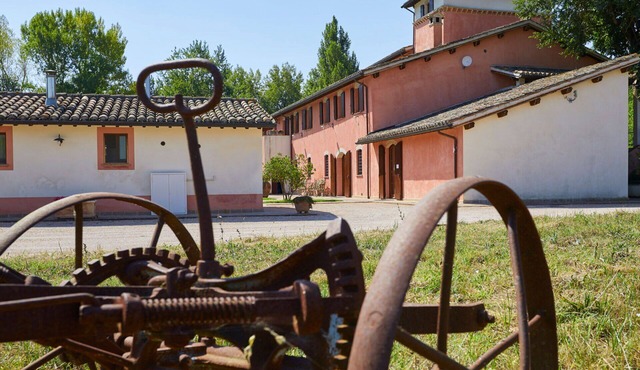 Lovely apartment for 4 people with WIFI, pool, TV and pets allowed, close to Spoleto