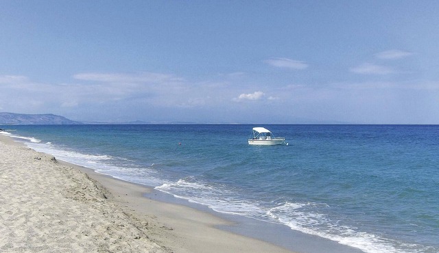 Lovely apartment in Brancaleone with house sea view