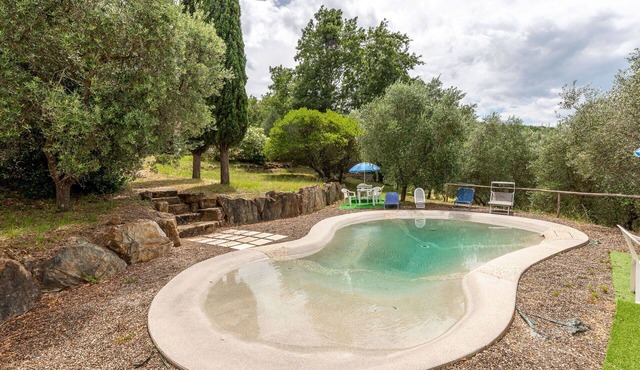 Lovely apartment in villa with WIFI, pool, A/C, TV, terrace, pets allowed, panoramic view, parking