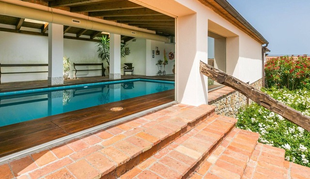 Lovely apartment in villa for 6 guests with WIFI, A/C, pool, patio and parking