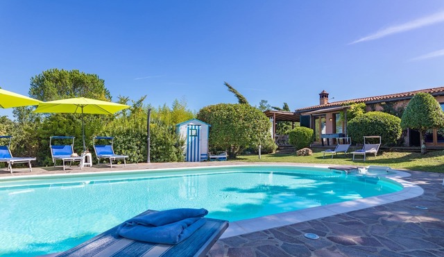 lovely ground floor cottage, sleeps 6 set in a tranquil ,private and panoramic position – completely