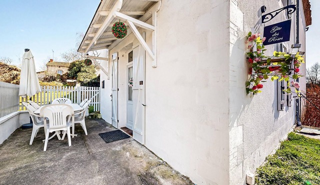 Lovely home in Oradour-Fanais with WiFi