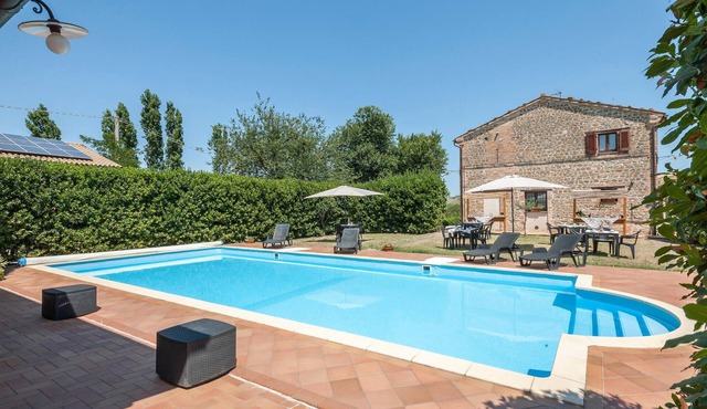 Lovely home in Tolentino with kitchen