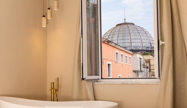 Lux, Stylish and Spacious Apartment w/panoramic view in Heart of Naples