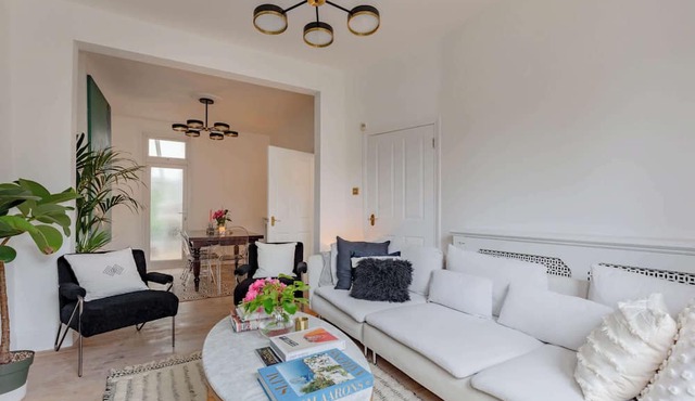 Luxuriously Curated 4BD Home, Stoke Newington
