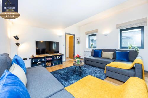 Luxury 2BR 2Bath Flat Walk to Tube West Ken