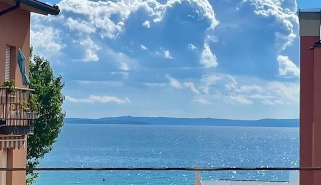 LUXURY APARTMENT RIGHT ON THE LAKE WITH LAKE VIEW AND PRIVATE BEACH