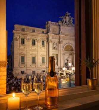 Luxury Suite with Direct Trevi Fountain View Romantic Stay