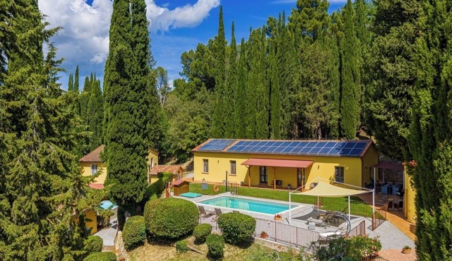 Luxury Tuscan Hideaway with Heated Swimming Pool