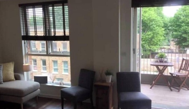 Luxury West London Apartment with Balcony & Excellent Transport Links