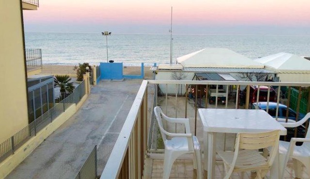 M223 - Marcelli, trilocale in centro e fronte mare