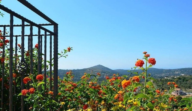 Magnolia Sleeps 6 (2 Bedrooms) Villa With Pool, Hills And Sea Views