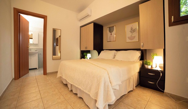 "melograno" Holiday Home with Swimming Pool and Private Beach
