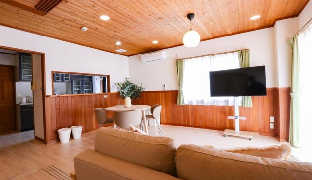 民泊 vacation rental "Seto Mori Nest" 15-minute drive to Ghibli Park,1 train to the nagoya dome ,wooden house with a wood deck