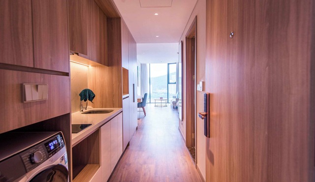Modern 1BR with City View | A La Carte Ha Long Stay