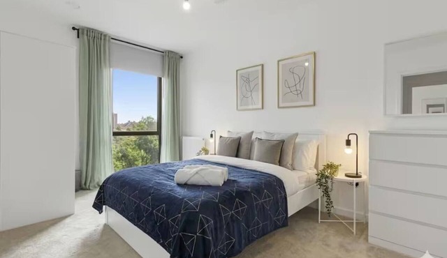 Modern 2BR/2BA Apartment Next to Wembley Stadium