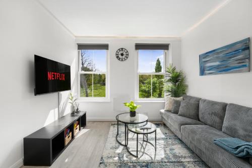 Modern 3BR 2Bath Flat Near Transport & Park