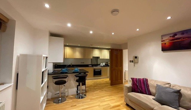 Modern and super cosy apartment, peaceful location, Richmond London