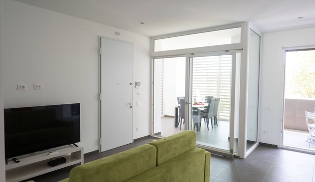 Modern Family 2 BR Apartment in Residential Area
